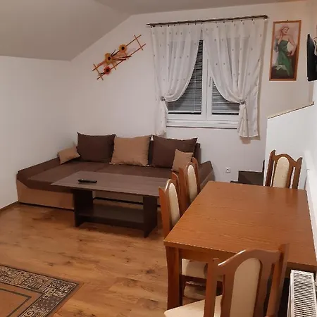 Homestay Anemari *